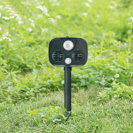 Garden Solar Animal Repeller Solar Ultrasonic PIR Sensor Electronic Courtyard Outdoor Repellent