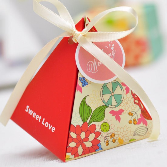 1pcs Wedding Festival Candy Box European Style Triangle Hard Paper Ribbon Party Supplier