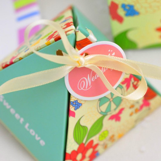 1pcs Wedding Festival Candy Box European Style Triangle Hard Paper Ribbon Party Supplier