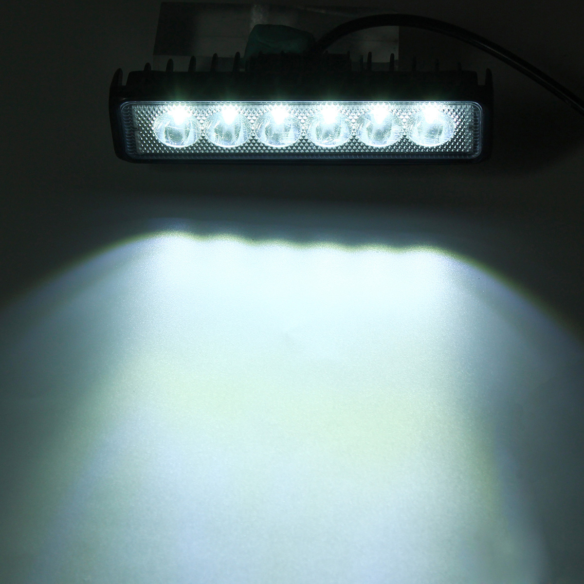 18W-1224V-IP65-Car-LED-Spot-Work-Light-Flood-Lamp-Off-road-Truck-ATV-Boat-Truck-1430619