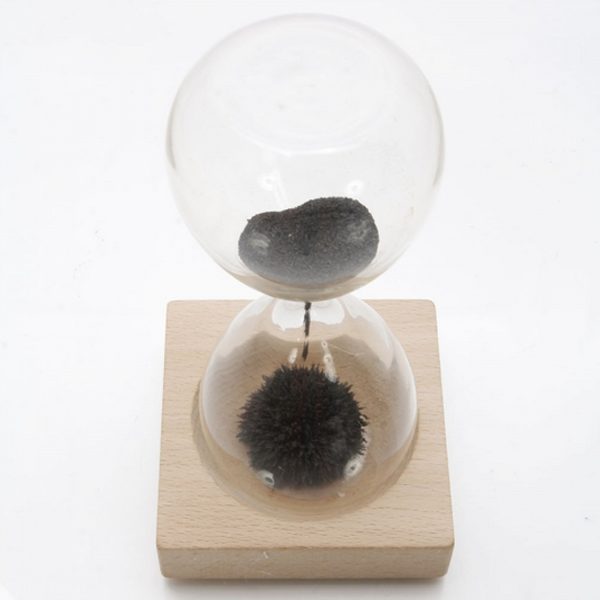 Iron-Powder-Magnet-Hourglass-With-Wooden-Holder-Desk-Toy-927338