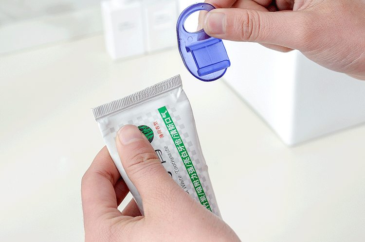 Multi-function-Wall-Hanging-Toothpaste-Face-Cream-Clips-Dispenser-Bathroom-Strong-Adhesive-Hook-Towe-1315040