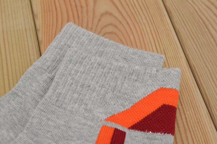 Men-Cotton-Blend-Sports-Basketball-Colors-Patchwork-Mid-tube-Socks-1021766