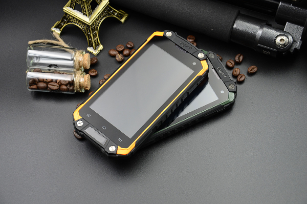 M81-45-inch-MTK6582-13-GHz-Quad-core-Shockproof-Smartphone-975516
