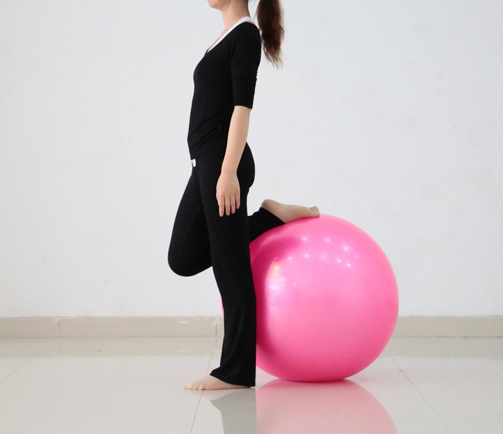 55CM-Sports-Fitness-Yoga-Pilates-Balance-Ball-For-Weight-Loss-Slimming-Exercise-Training-1110589