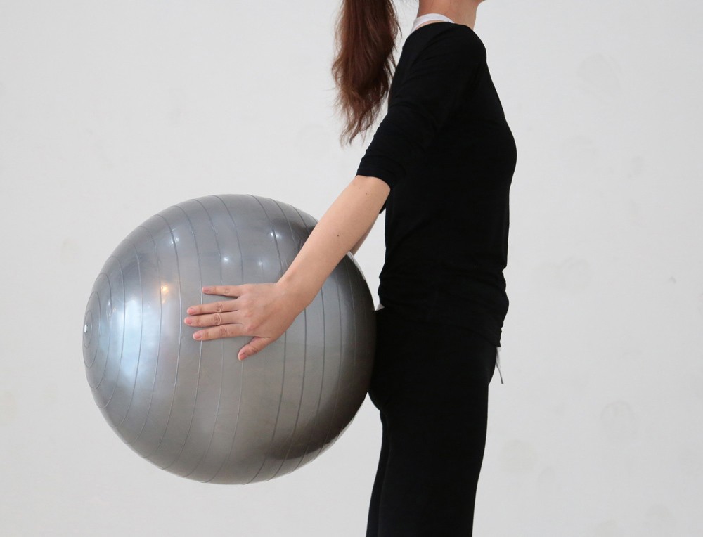55CM-Sports-Fitness-Yoga-Pilates-Balance-Ball-For-Weight-Loss-Slimming-Exercise-Training-1110589